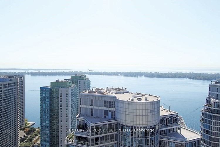 Condo for lease at 910-10 York Street, Toronto, Waterfront Communities C1, M5J 2L9 - MLS: C11954323