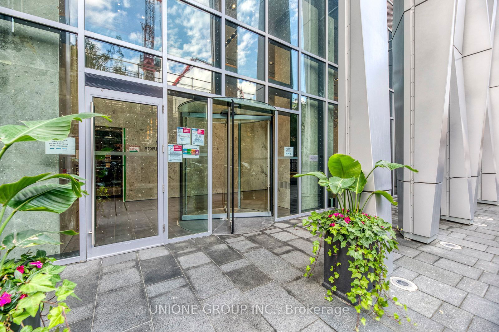 Condo for lease at 2403-1 Yorkville Avenue, Toronto, Annex, M4W 0B1 - MLS: C11954427