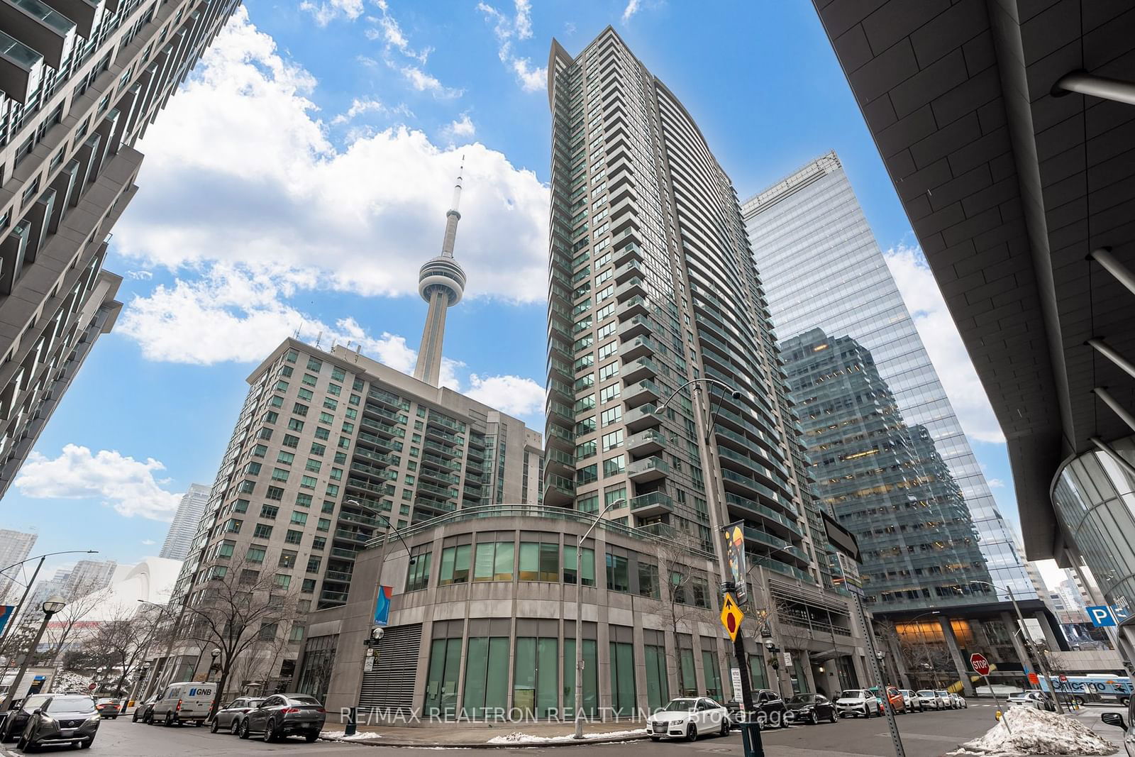 Condo leased at 806-30 Grand Trunk Crescent, Toronto, Waterfront Communities C1, M5J 3A4 - MLS: C11954697