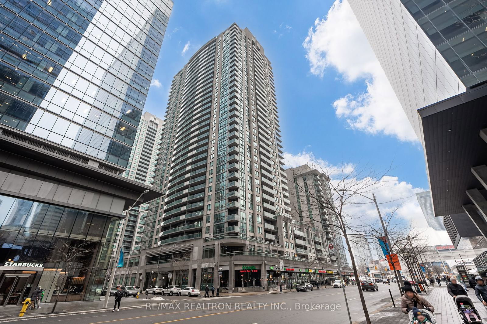 Condo leased at 806-30 Grand Trunk Crescent, Toronto, Waterfront Communities C1, M5J 3A4 - MLS: C11954697