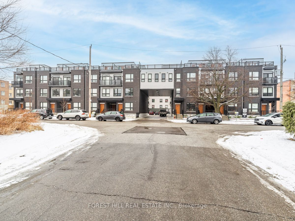 Townhouse for lease at 21-15 Brenthall Avenue, Toronto, Newtonbrook West, M2R 1N1 - MLS: C11955339