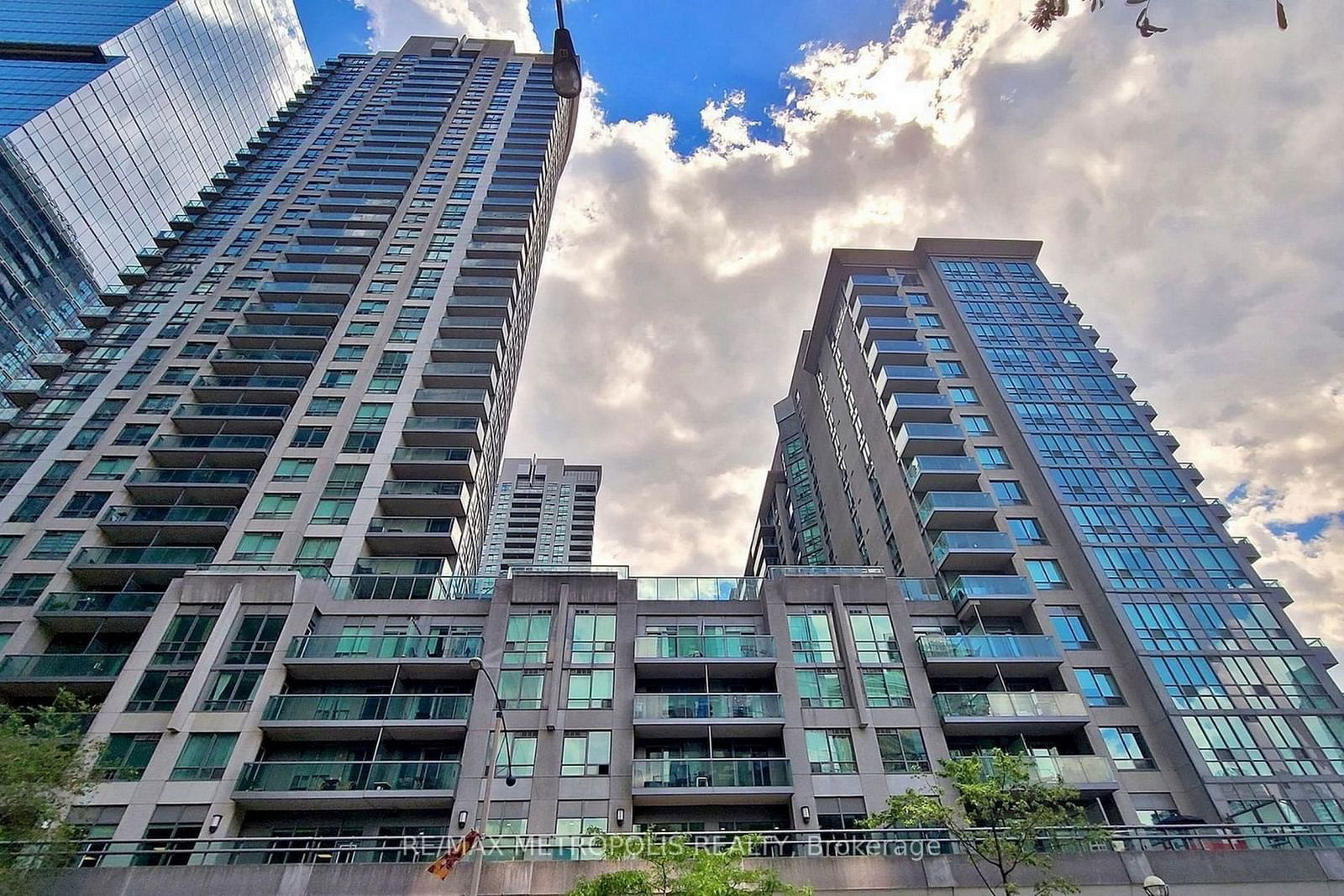 Condo for lease at 319-51 Lower Simcoe Street, Toronto, Waterfront Communities C1, M5J 3A2 - MLS: C11956454