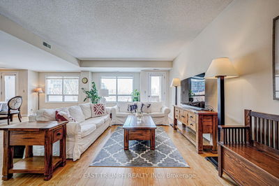 Unit 302 — 9 Greenbriar Rd, Toronto - Bayview Village image-0-4