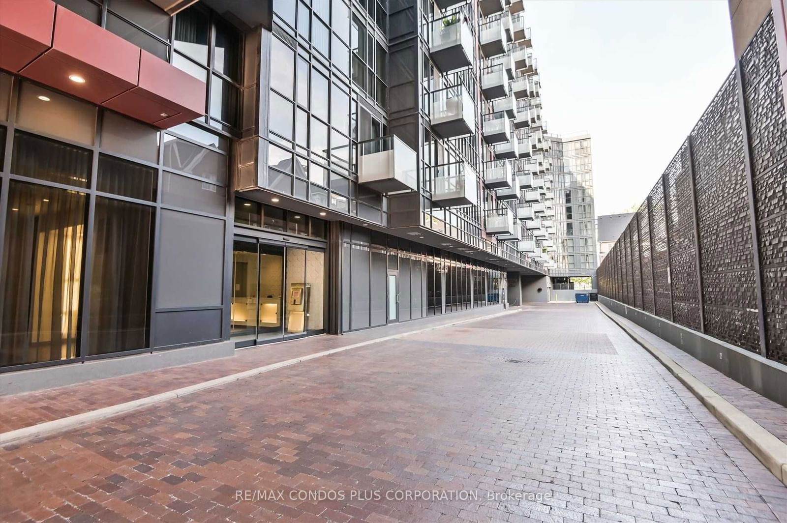 Condo for lease at 325-560 Front Street, Toronto, Waterfront Communities C1, M5V 1C1 - MLS: C11956756