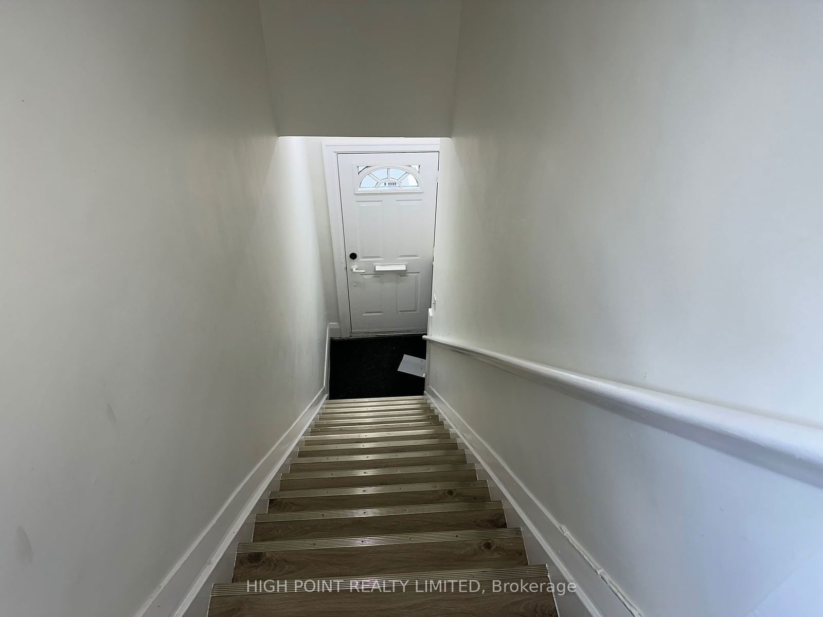Upper Level leased at 2-1641 Bayview Avenue, Toronto, Leaside, M4G 3C1 - MLS: C11956952