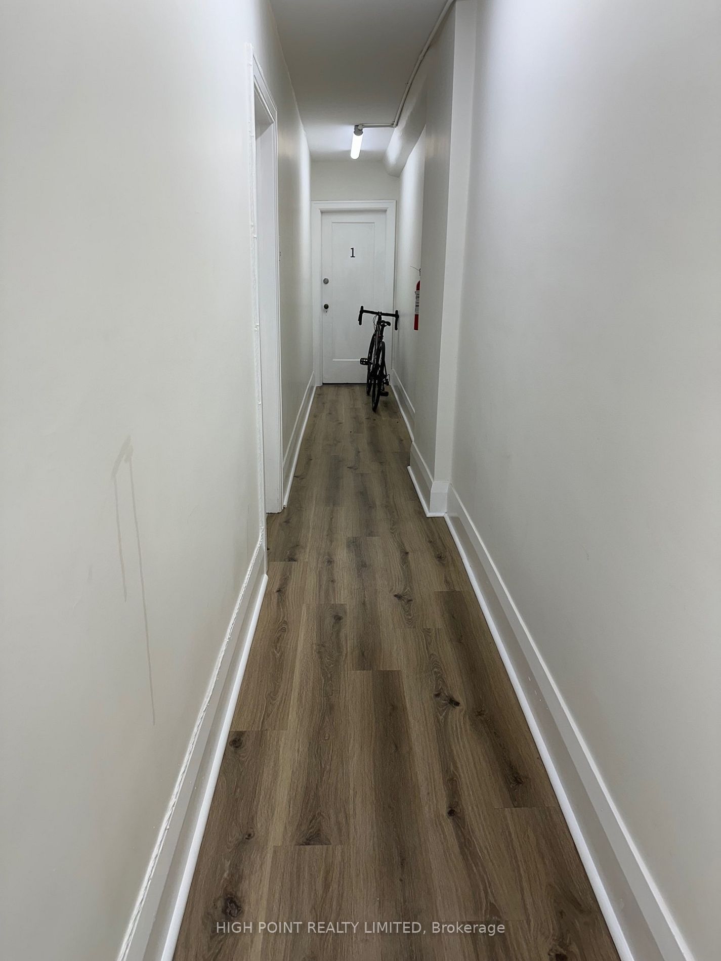 Upper Level leased at 2-1641 Bayview Avenue, Toronto, Leaside, M4G 3C1 - MLS: C11956952
