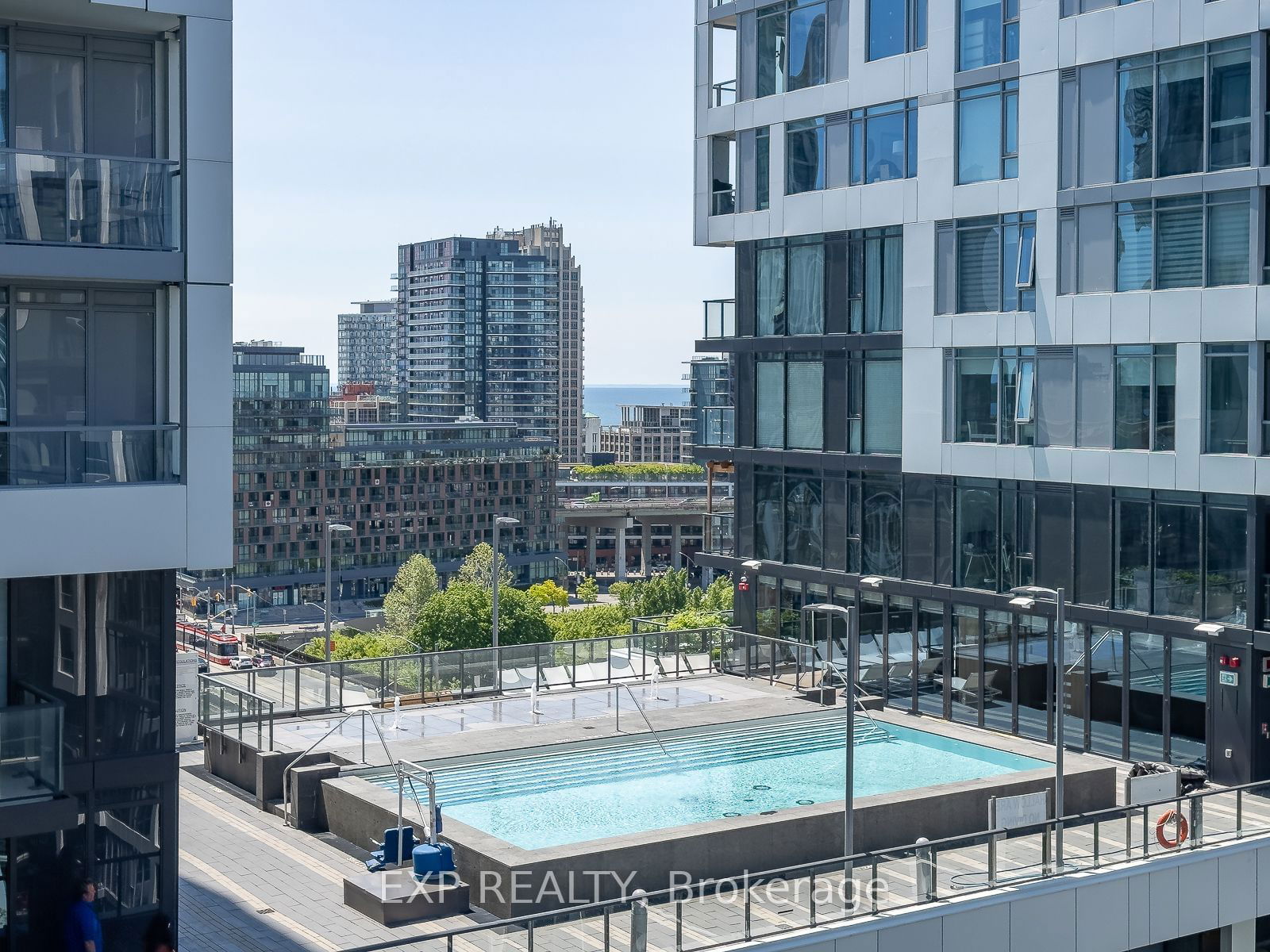 Condo leased at 906-576 Front Street, Toronto, Waterfront Communities C1, M5V 1C1 - MLS: C11957101