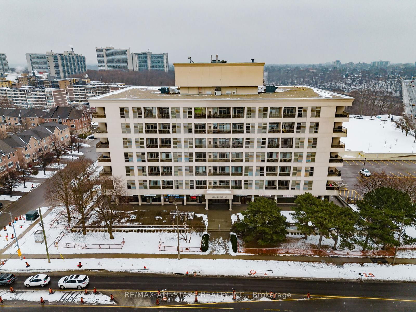 Condo for sale at 303-1 Leaside Park Drive, Toronto, Thorncliffe Park, M4H 1R1 - MLS: C11957343