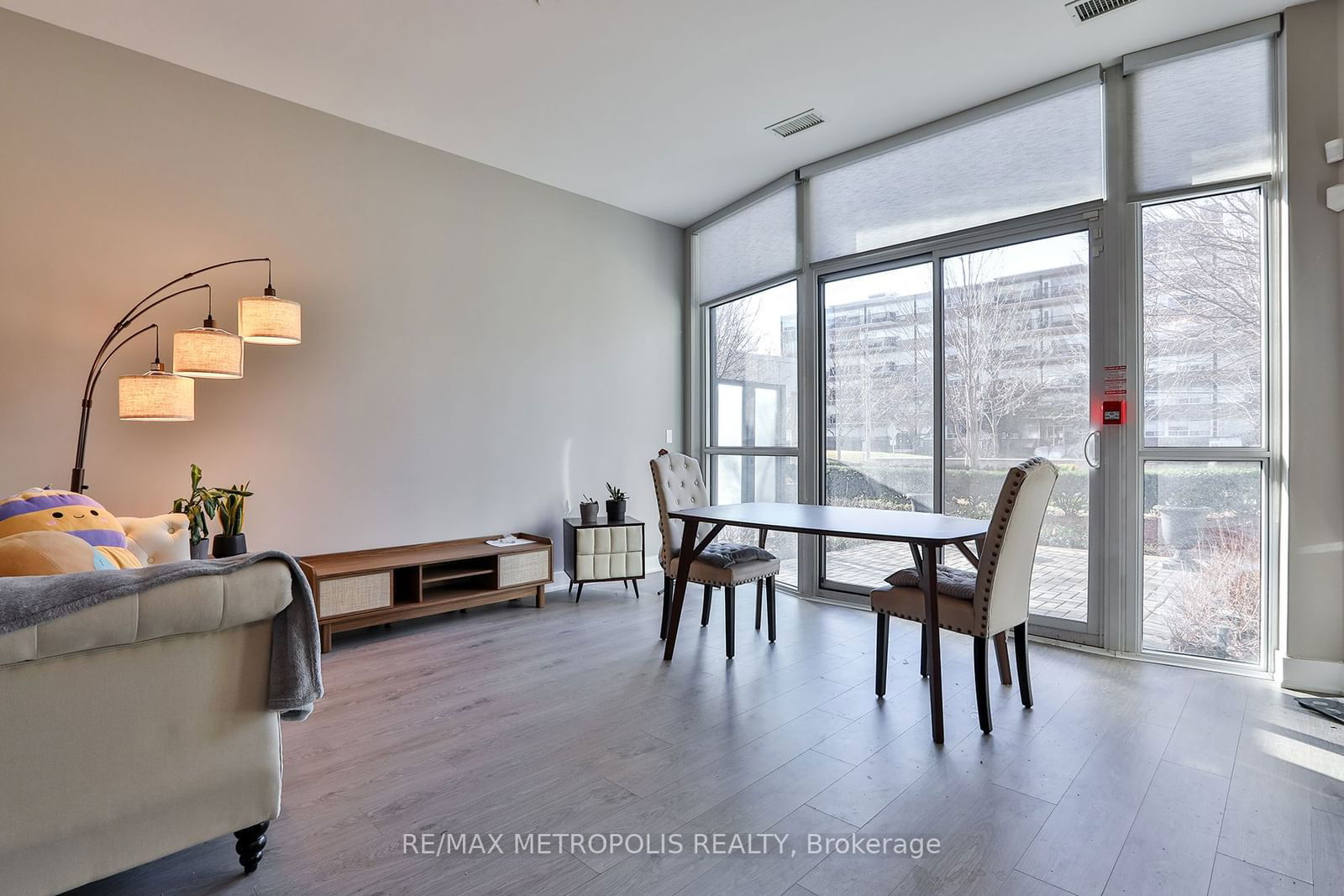 Condo for sale at 117-99 The Donway, Toronto, Banbury-Don Mills, M3C 0N8 - MLS: C11957391