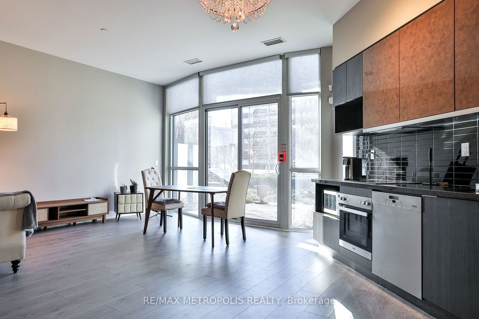 Condo for sale at 117-99 The Donway, Toronto, Banbury-Don Mills, M3C 0N8 - MLS: C11957391