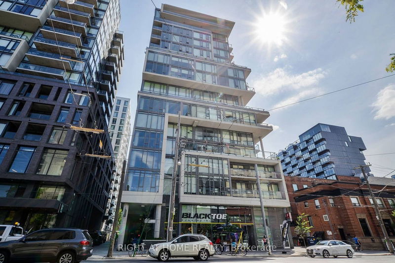home for lease on 424-95 Bathurst Street