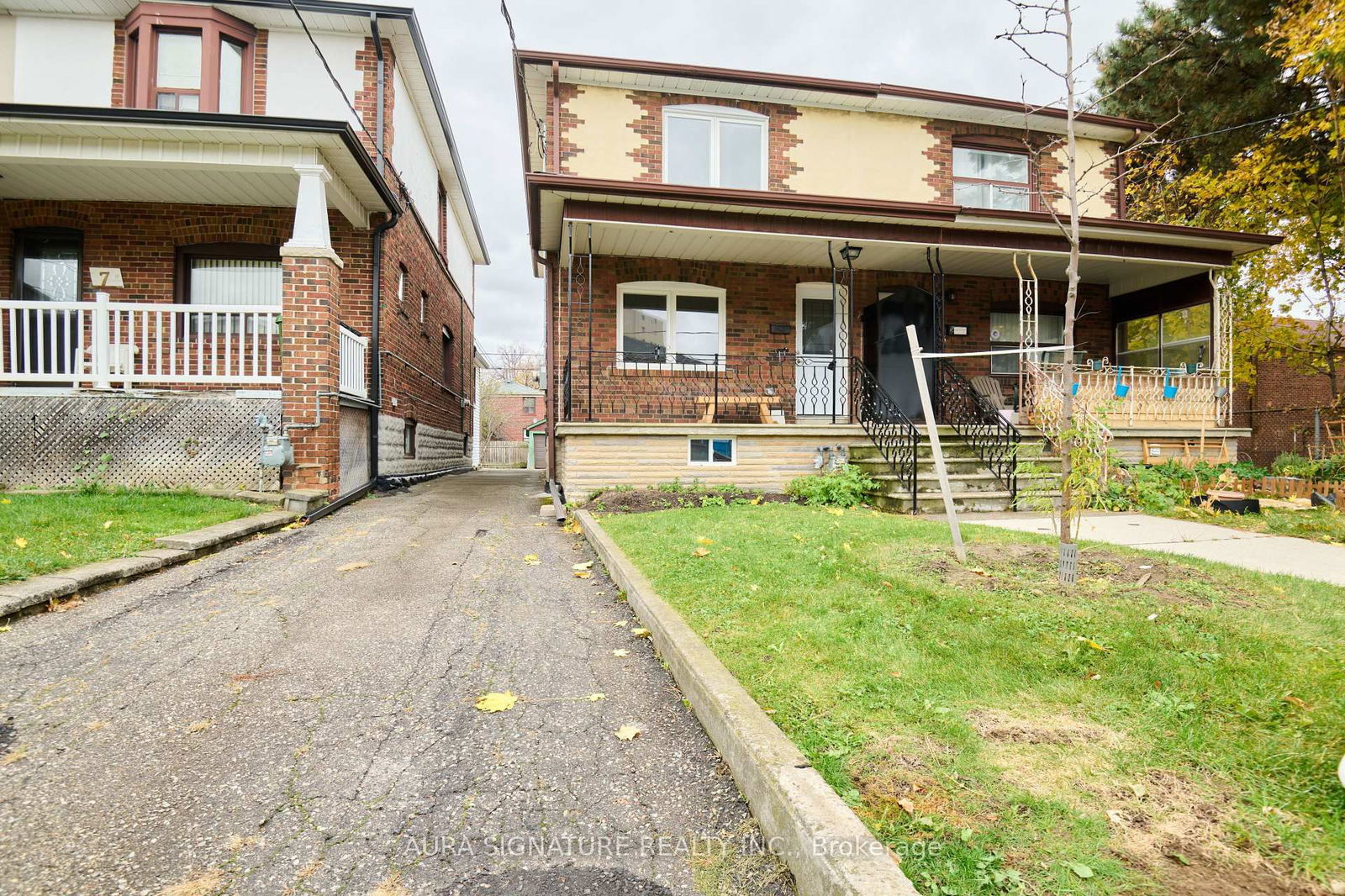 Semi-Detached House for lease at 5 Greyton Crescent, Toronto, Oakwood Village, M6E 2G1 - MLS: C11958041