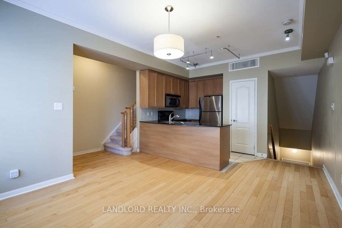 Townhouse for lease at TH6-78 Carr Street, Toronto, Kensington-Chinatown, M5T 1B7 - MLS: C11958503