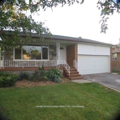 Detached House for lease at 8 Digby Court, Toronto, Newtonbrook West, M2R 2X6 - MLS: C11958671