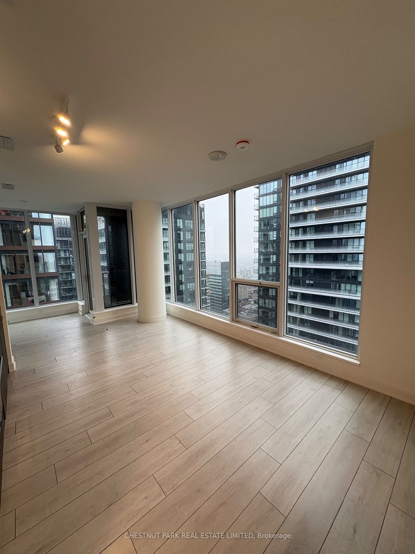 Condo for lease at 3810-35 Mercer Street, Toronto, Waterfront Communities C1, M5V 0V1 - MLS: C11958712