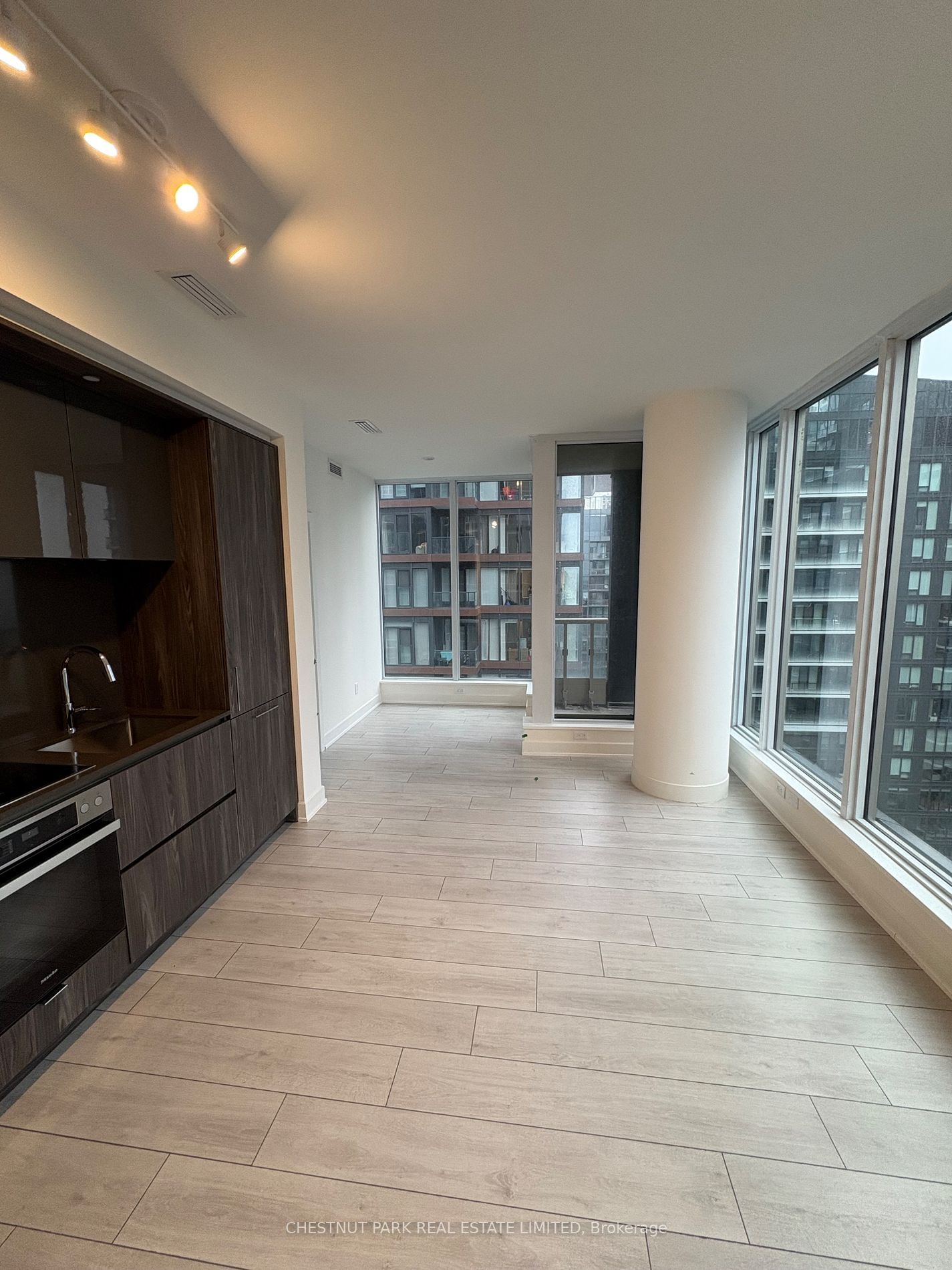 Condo for lease at 3810-35 Mercer Street, Toronto, Waterfront Communities C1, M5V 0V1 - MLS: C11958712