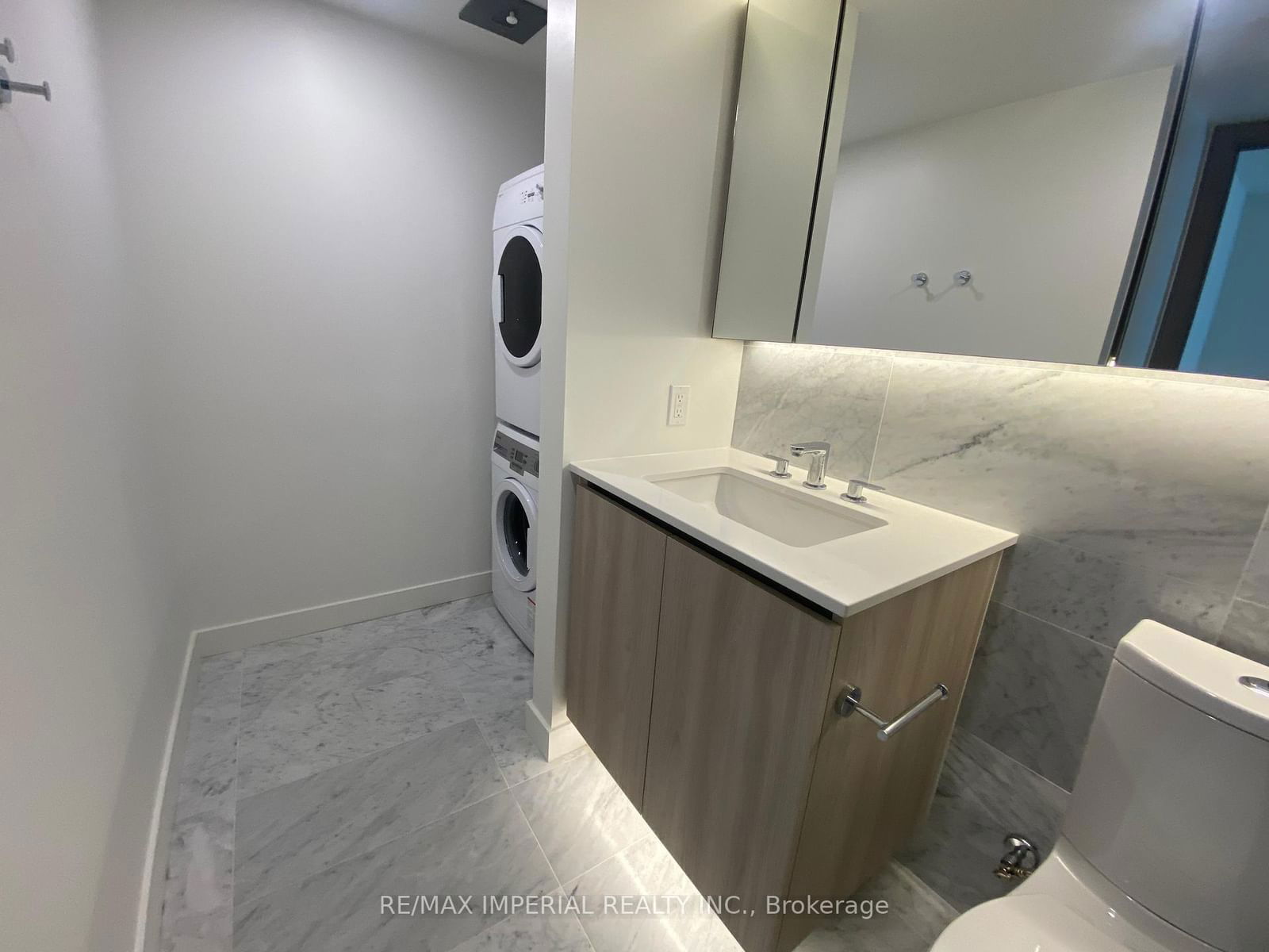 Condo leased at 1001-17 Bathurst Street, Toronto, Waterfront Communities C1, M5V 1A5 - MLS: C11958870