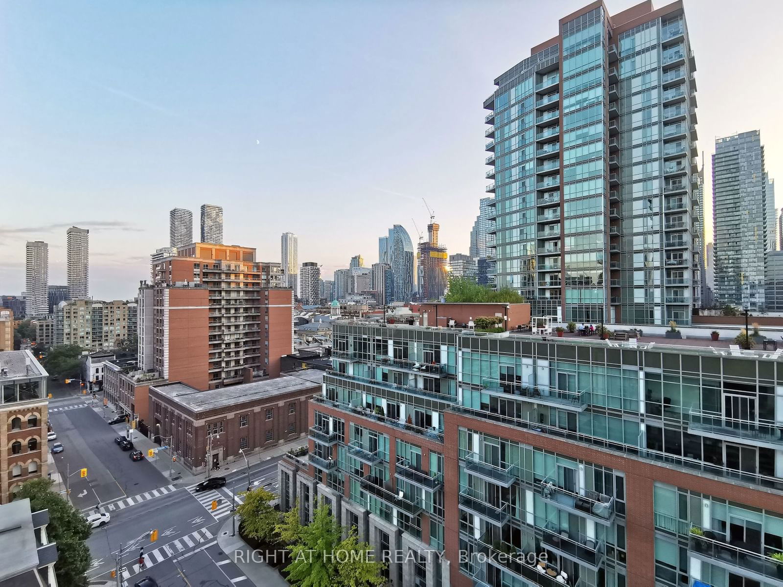 Condo leased at 1012-105 George Street, Toronto, Moss Park, M5A 0L4 - MLS: C11959170