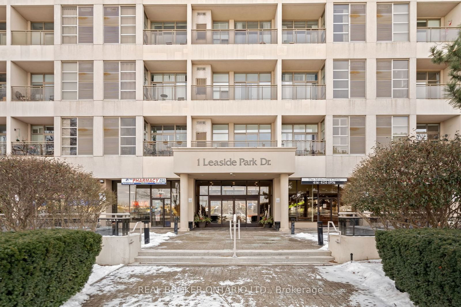 Condo for sale at 404-1 Leaside Park Drive, Toronto, Thorncliffe Park, M4H 1R1 - MLS: C11959385