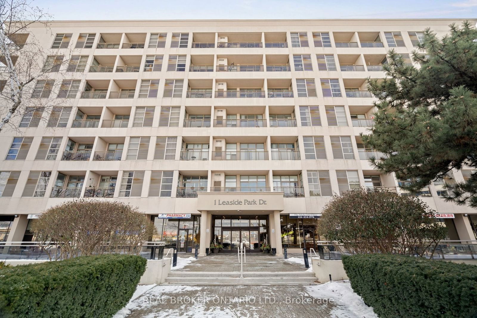 Condo for sale at 404-1 Leaside Park Drive, Toronto, Thorncliffe Park, M4H 1R1 - MLS: C11959385