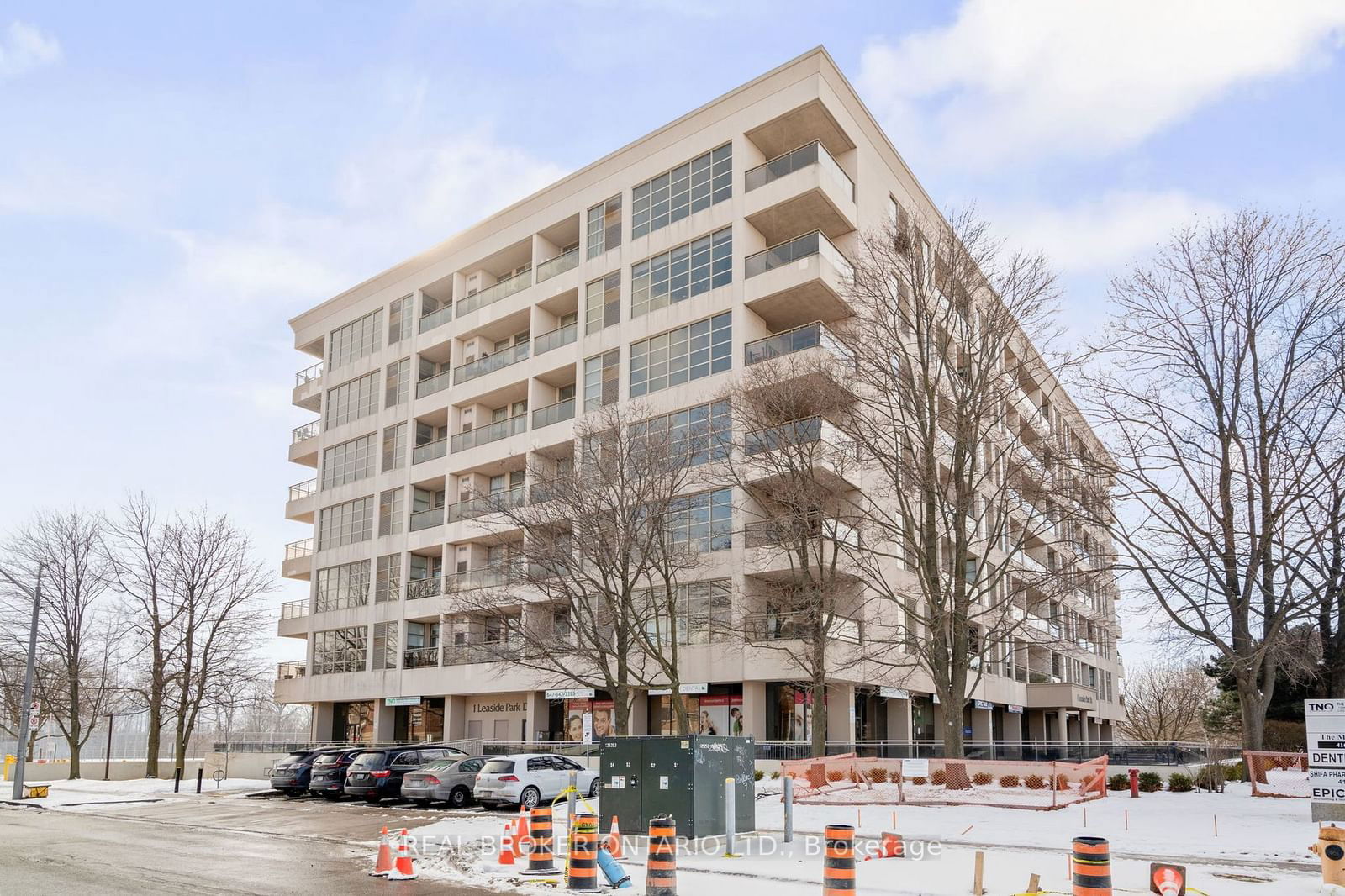 Condo for sale at 404-1 Leaside Park Drive, Toronto, Thorncliffe Park, M4H 1R1 - MLS: C11959385