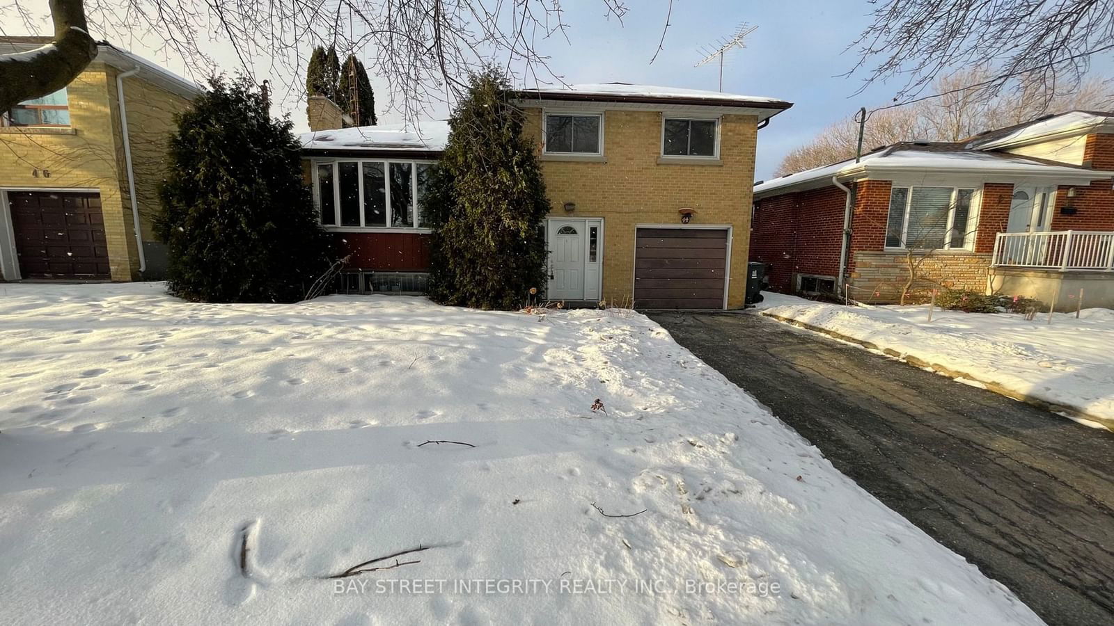 Detached House for sale at 44 Bowerbank Drive, Toronto, Newtonbrook East, M2M 1Z8 - MLS: C11959622