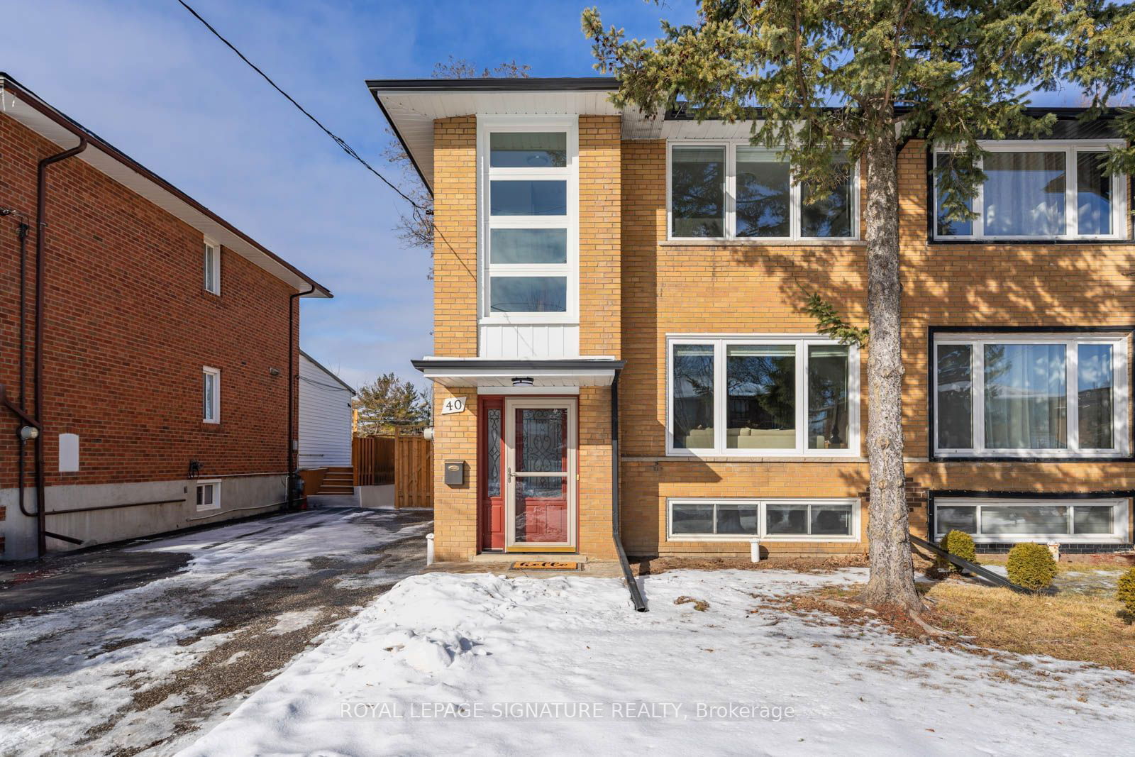 Semi-Detached House sold at 40 Daleside Crescent, Toronto, Victoria Village, M4A 2H6 - MLS: C11959807