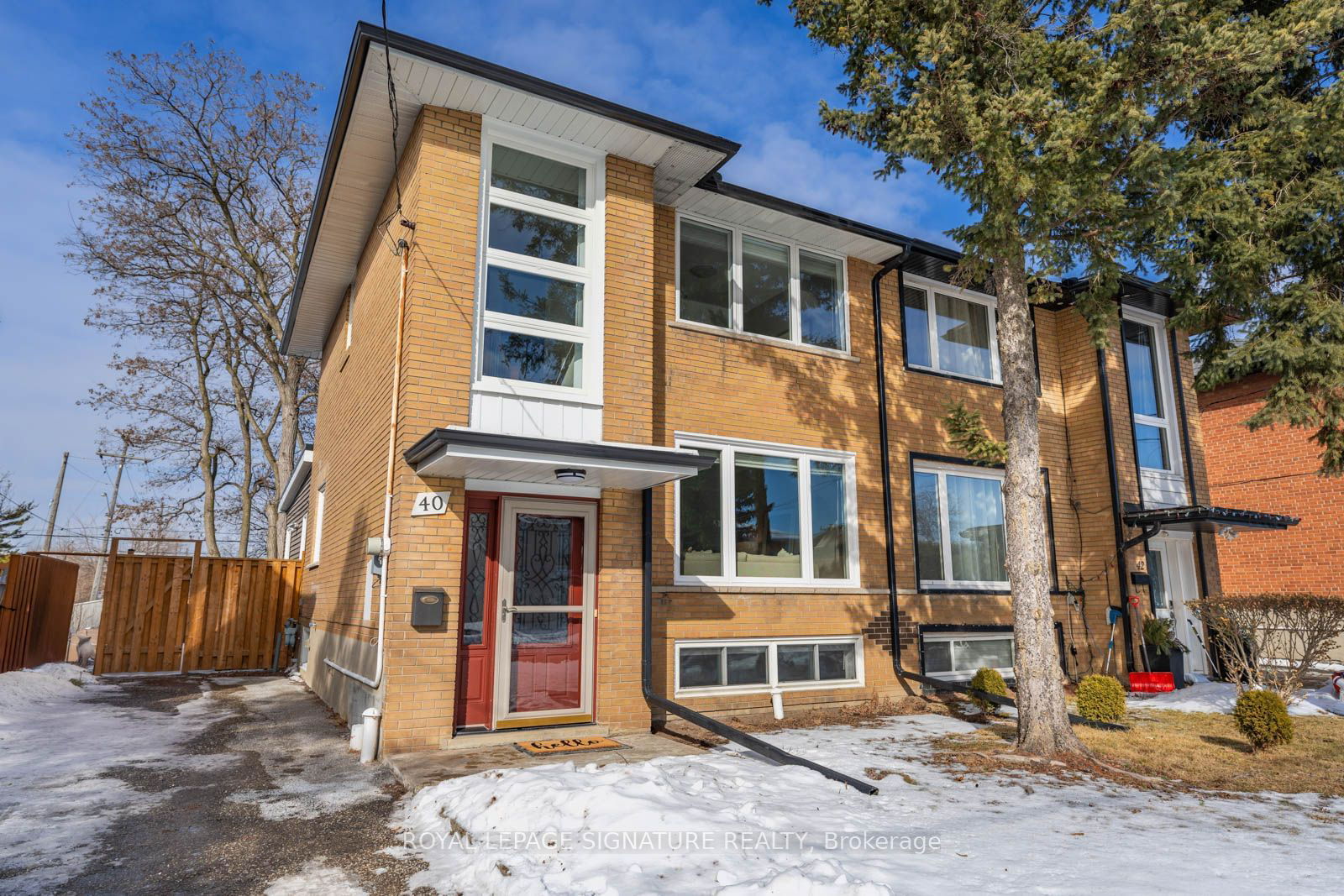 Semi-Detached House sold at 40 Daleside Crescent, Toronto, Victoria Village, M4A 2H6 - MLS: C11959807