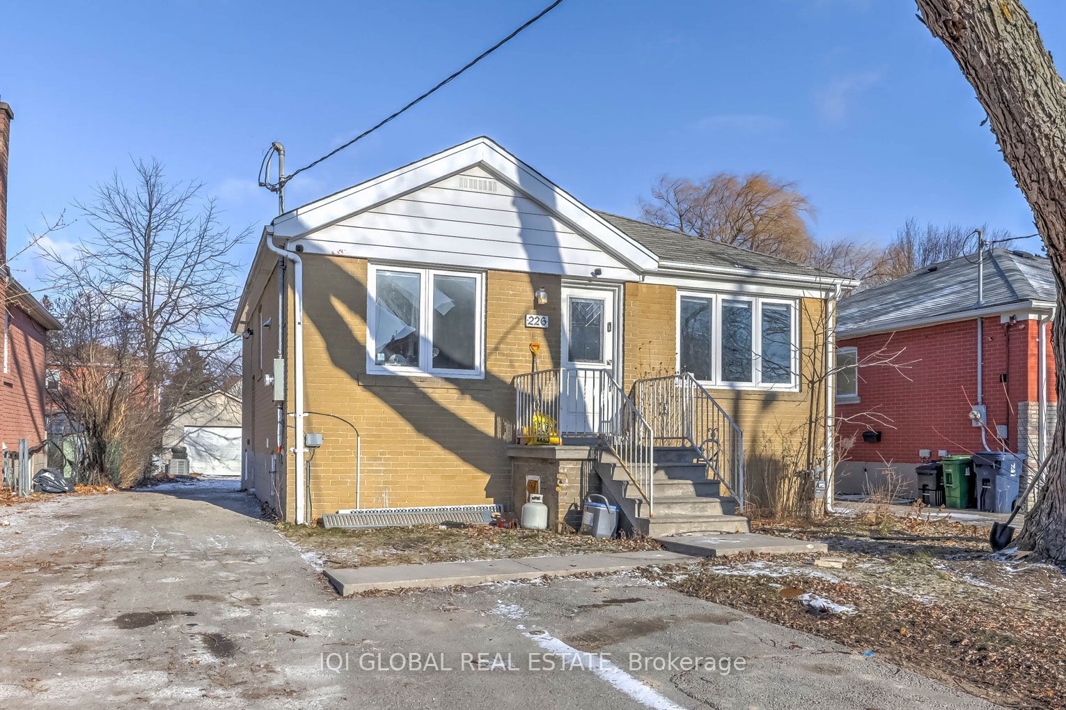 Detached House sold at 226 Patricia Avenue, Toronto, Newtonbrook West, M2M 1J5 - MLS: C11960112