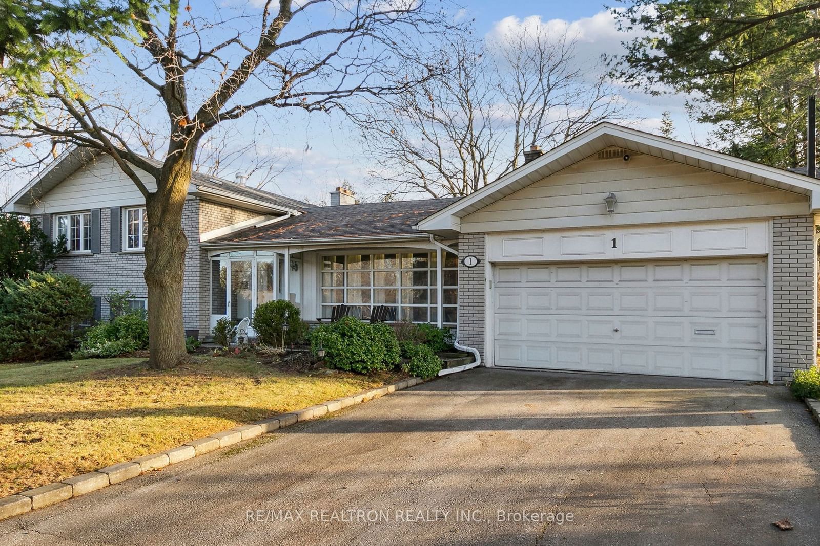 Detached House for sale at 1 Wilket Road, Toronto, Bridle Path-Sunnybrook-York Mills, M2L 1N5 - MLS: C11961037