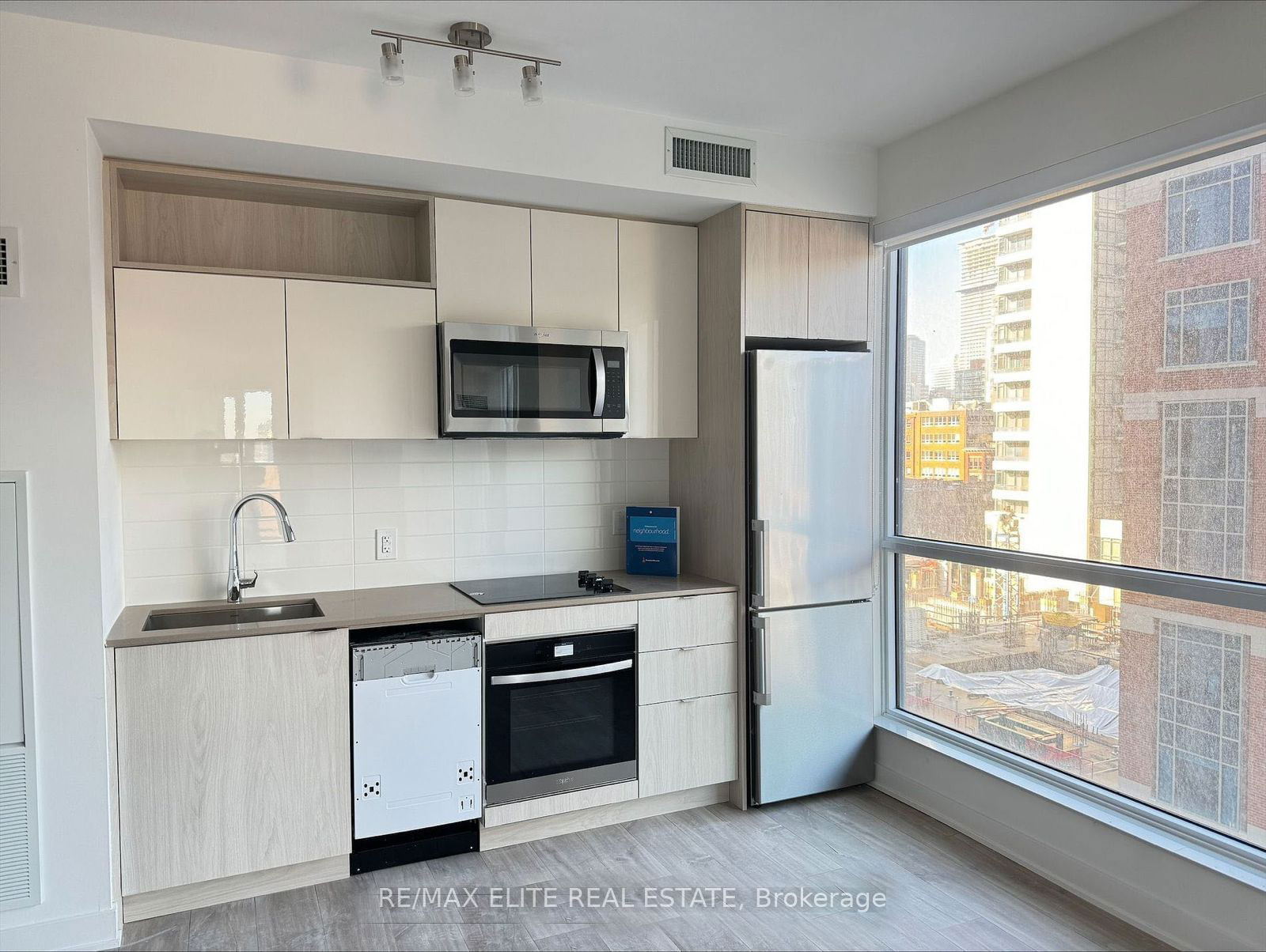 Condo for lease at 602 E-70 Princess Street, Toronto, Waterfront Communities C8, M5A 0X6 - MLS: C11961155