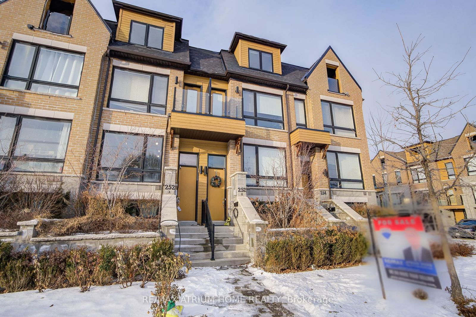 Townhouse for lease at 252B Finch Avenue, Toronto, Newtonbrook East, M2N 0K3 - MLS: C11961423