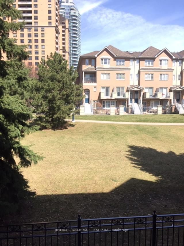 Townhouse for lease at 825 Grandview Way, Toronto, Willowdale East, M2N 6V5 - MLS: C11961548