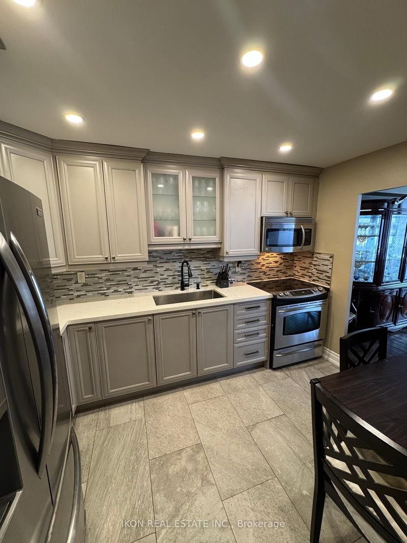 504 - 10 Edgecliff Gfwy, Toronto, M3C 3A3 | Image 2