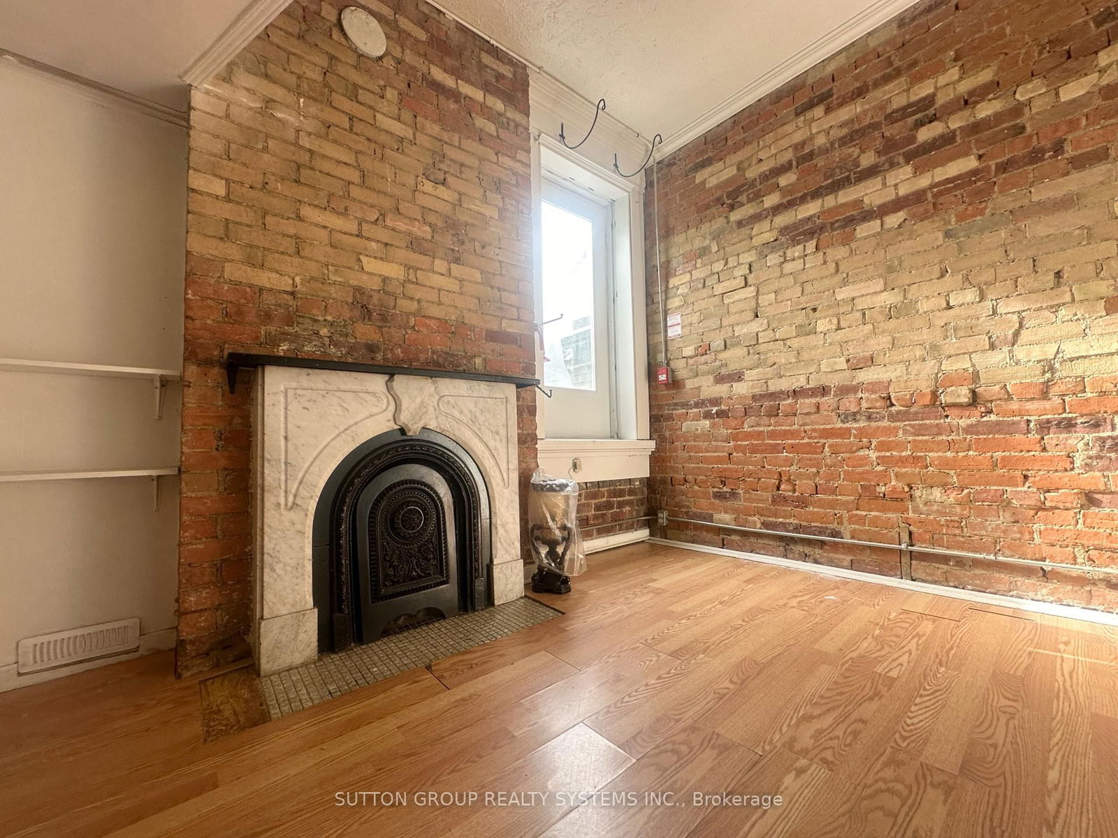 Semi-Detached House leased at 6-177 Carlton Street, Toronto, Moss Park, M5A 2K3 - MLS: C11962162