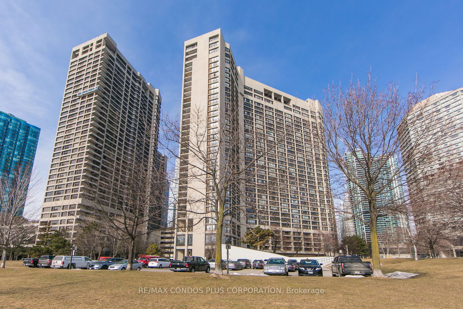 Condo for lease at 2826-33 Harbour Square, Toronto, Waterfront Communities C1, M5J 2G2 - MLS: C11963379