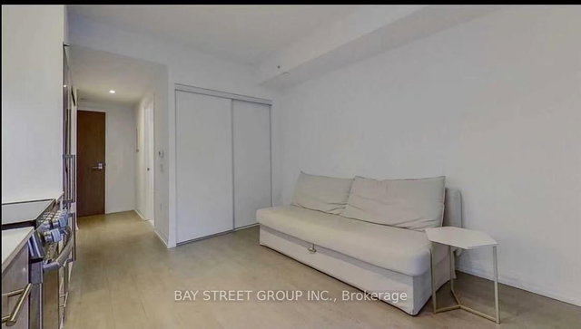 527 - 251 Jarvis Street