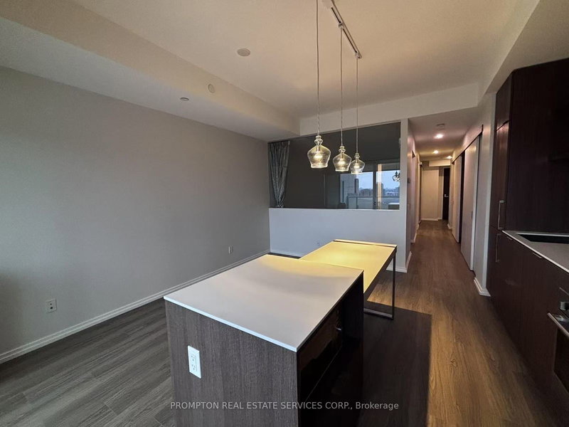 1711 - 197 Yonge St, Toronto, M5B 1M4 | Image 3