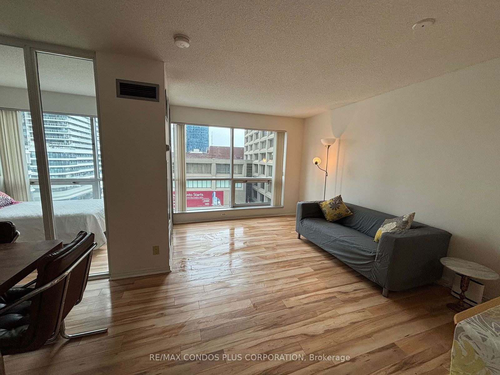 Condo for lease at 809-10 Yonge Street, Toronto, Waterfront Communities C1, M5E 1R4 - MLS: C11964235