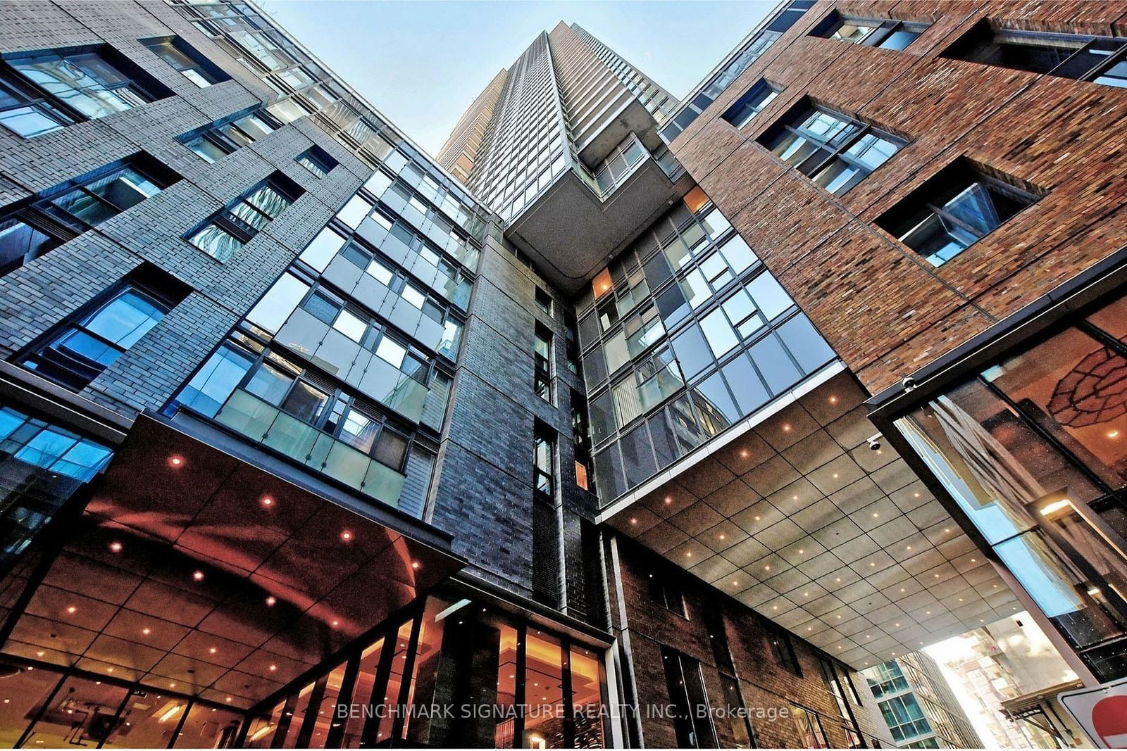 Condo for lease at 918-115 Blue Jays Way, Toronto, Waterfront Communities C1, M5V 0N4 - MLS: C11964572