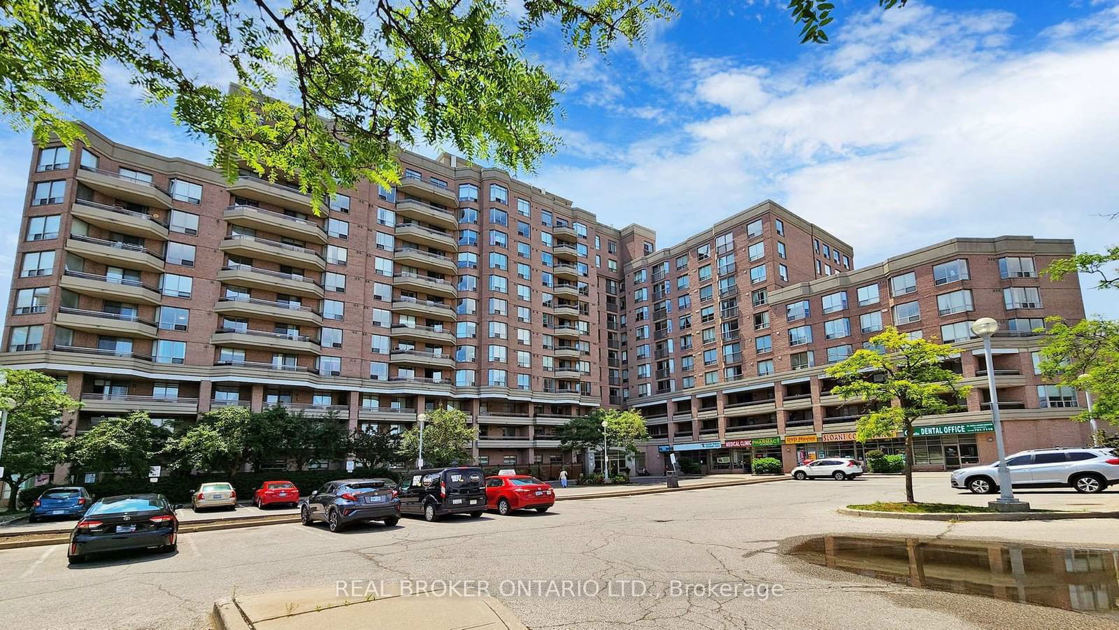 Condo sold at 917-1700 Eglinton Avenue, Toronto, Victoria Village, M4A 2X4 - MLS: C11964703