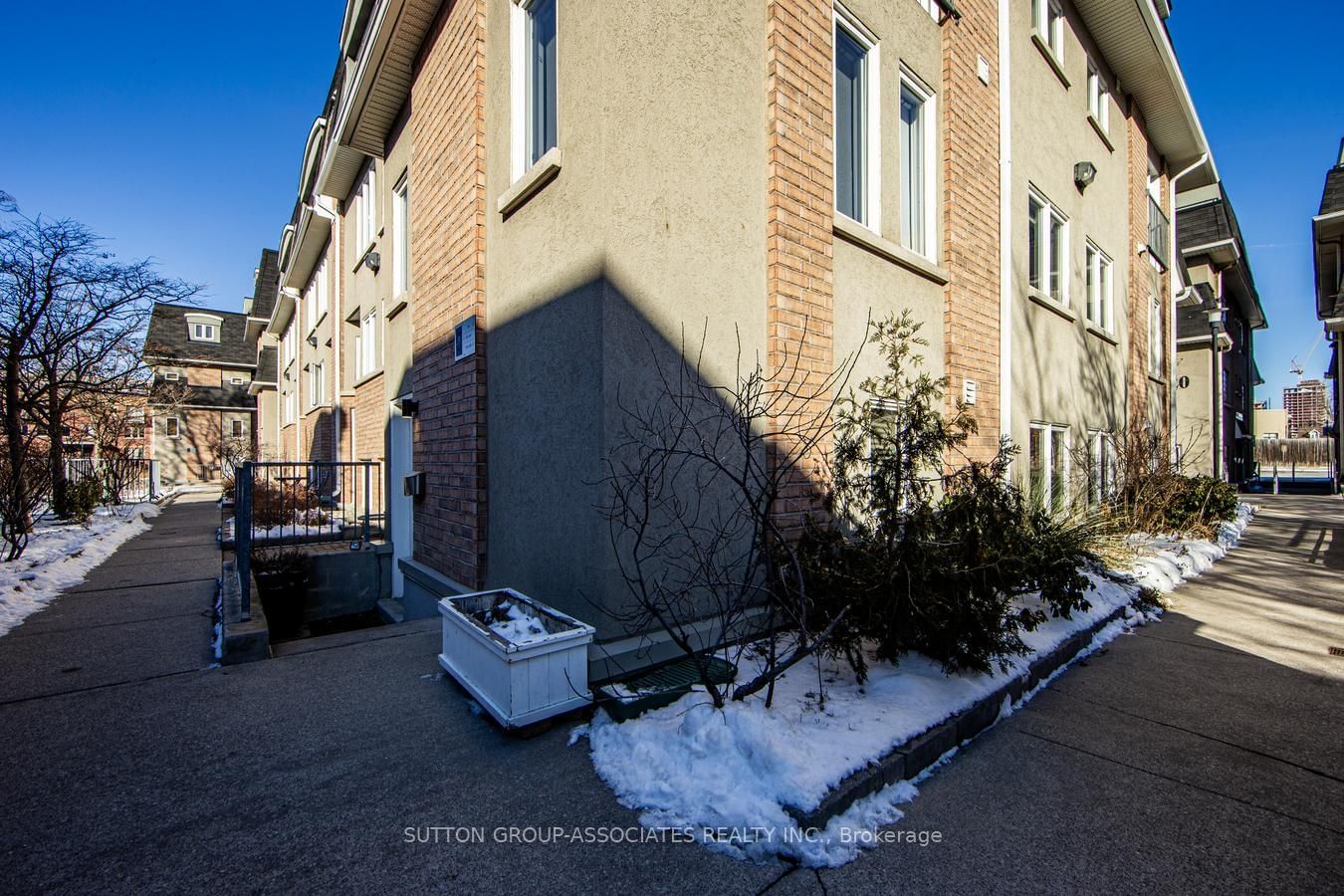 Townhouse sold at 136-30 Merchant Lane, Toronto, Dufferin Grove, M6P 4J6 - MLS: C11964773