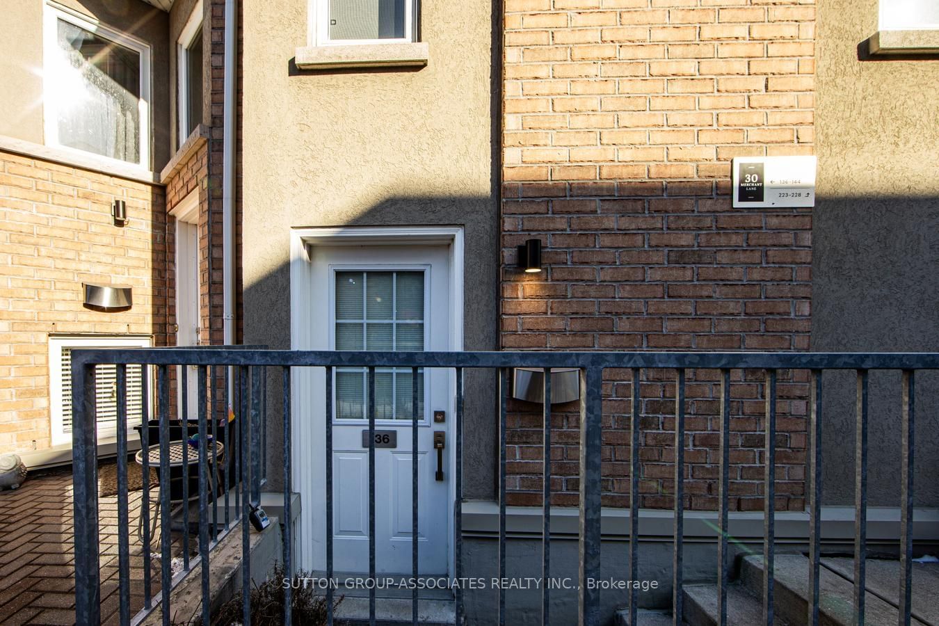 Townhouse sold at 136-30 Merchant Lane, Toronto, Dufferin Grove, M6P 4J6 - MLS: C11964773