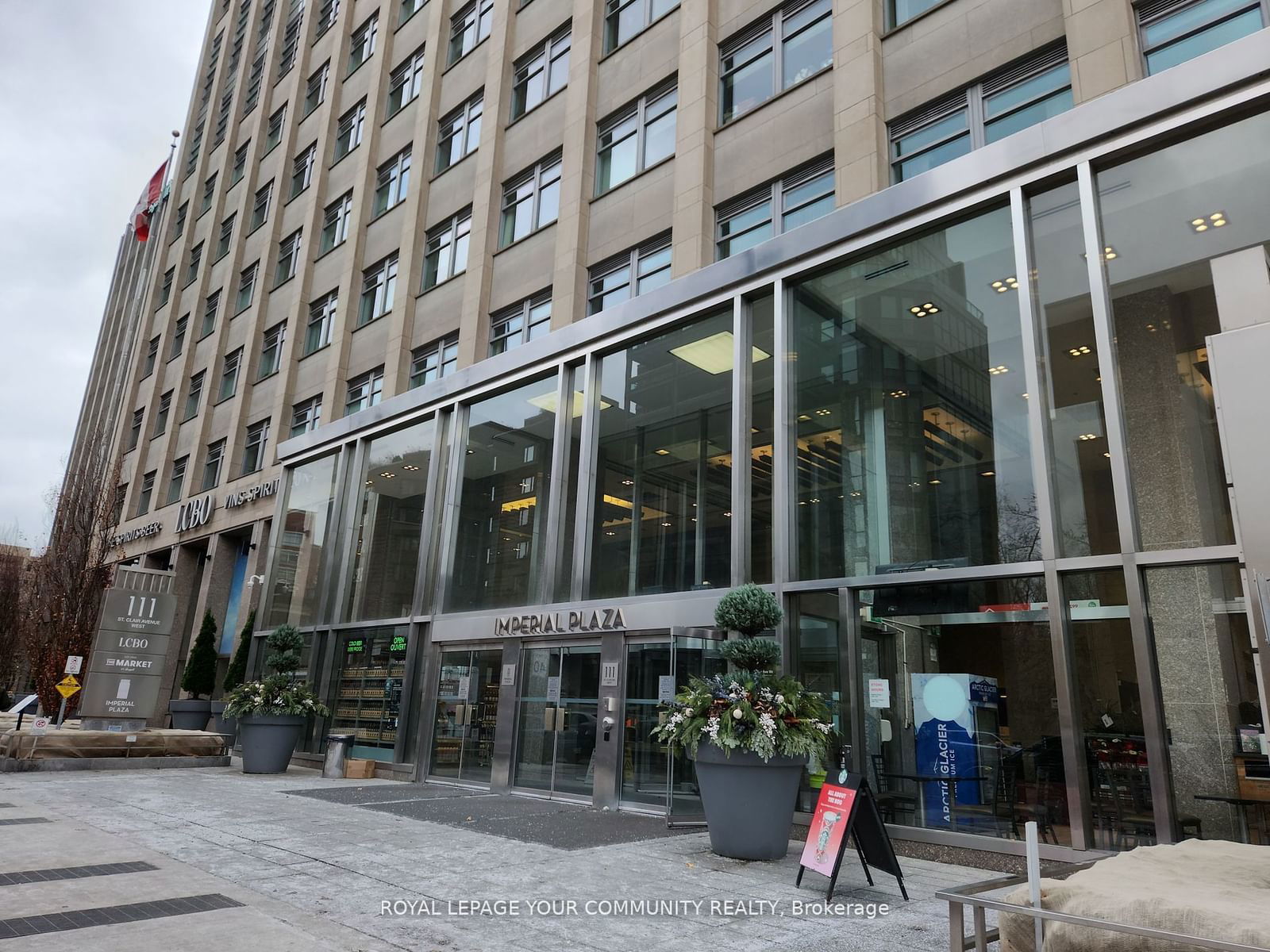 Condo sold at 726-111 St. Clair Avenue, Toronto, Yonge-St. Clair, M4V 1N5 - MLS: C11965278