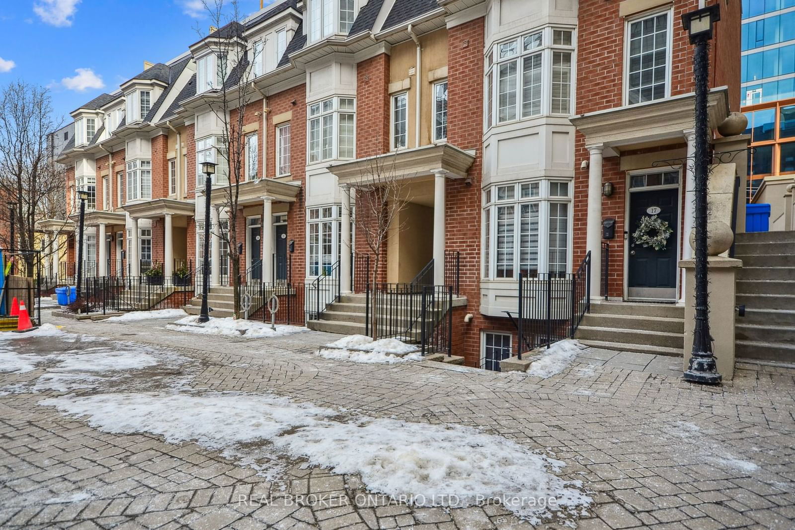 Townhouse leased at 12-11 Niagara Street, Toronto, Waterfront Communities C1, M5V 3N9 - MLS: C11965336