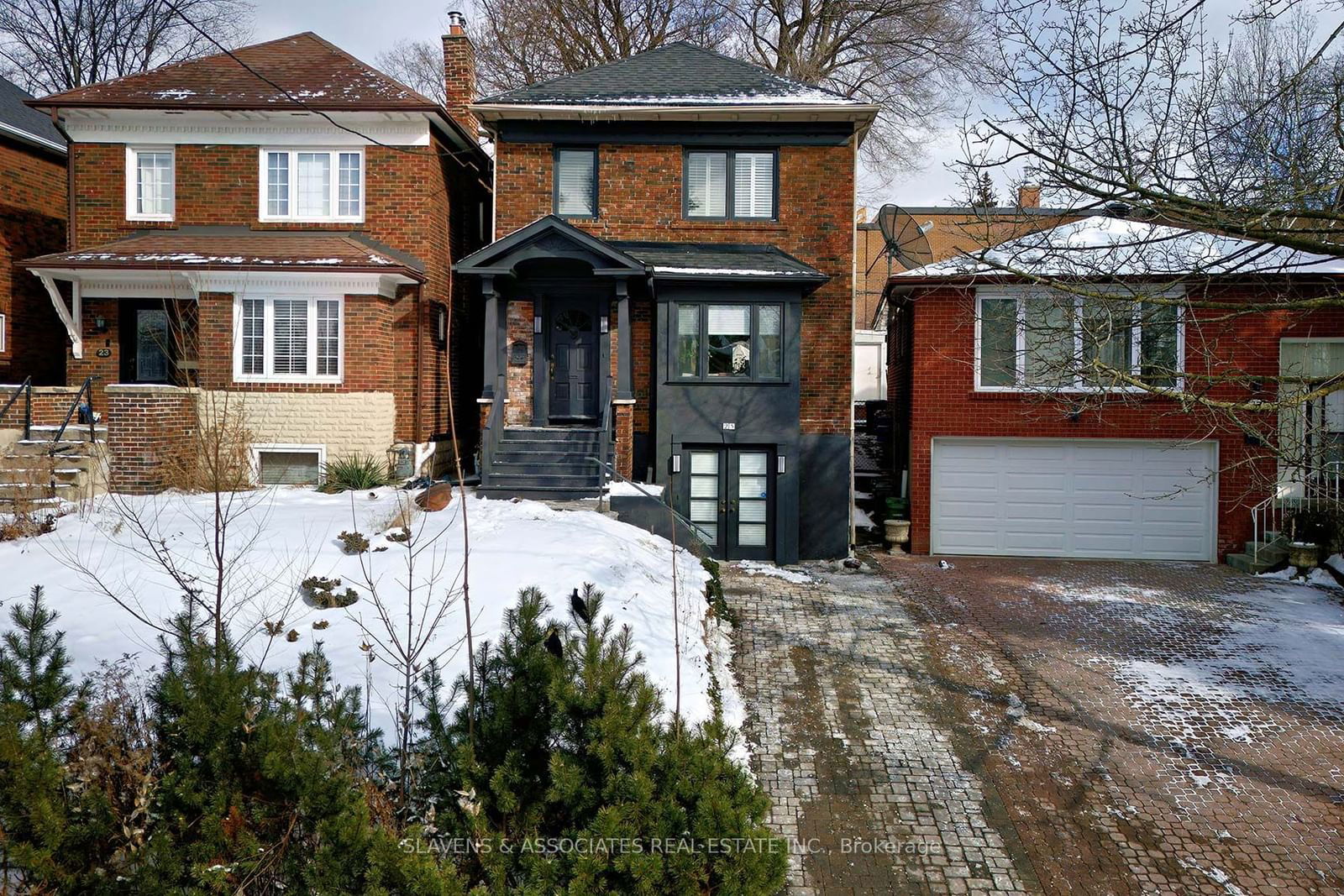 Detached House sold at 25 Dundurn Crescent, Toronto, Oakwood Village, M6C 1H4 - MLS: C11965424