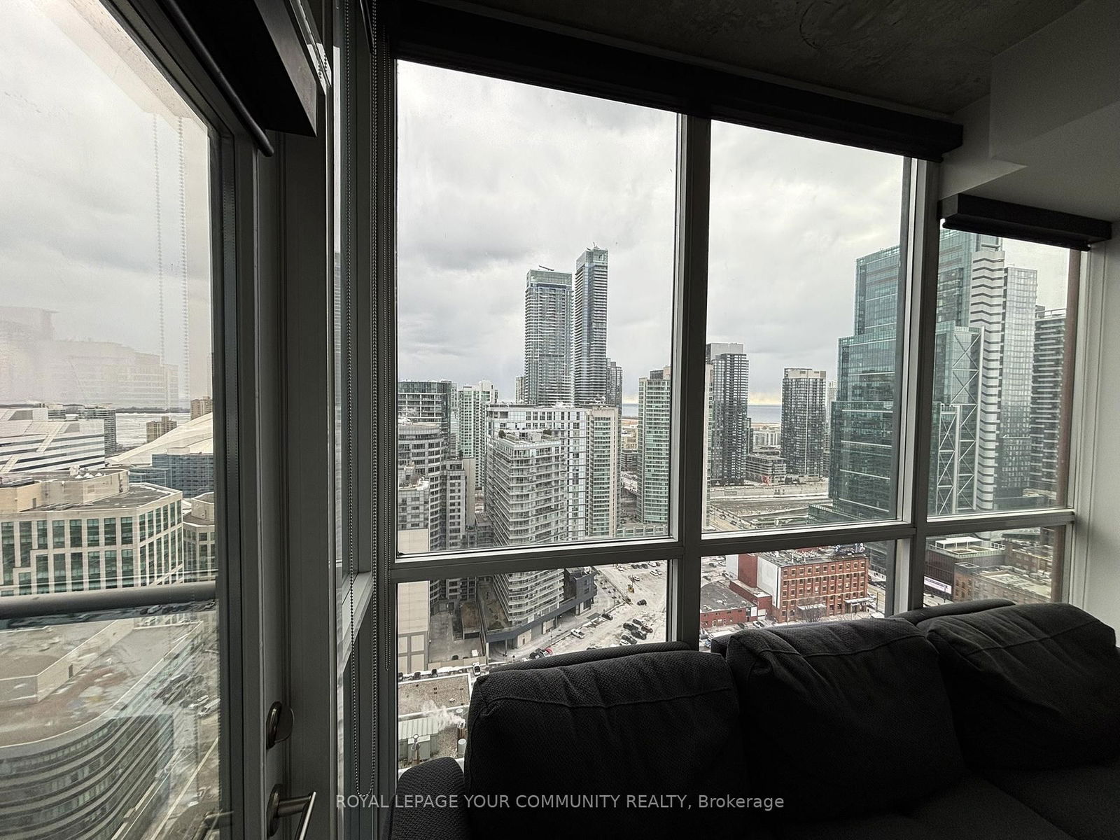 Condo leased at 2707-88 Blue Jays Way, Toronto, Waterfront Communities C1, M5V 0L7 - MLS: C11965476