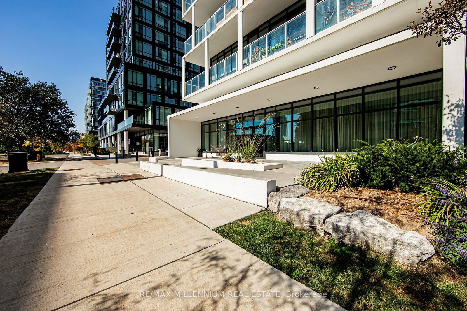 Condo for sale at 1203-180 Fairview Mall Drive, Toronto, Don Valley Village, M2J 0G4 - MLS: C11965532