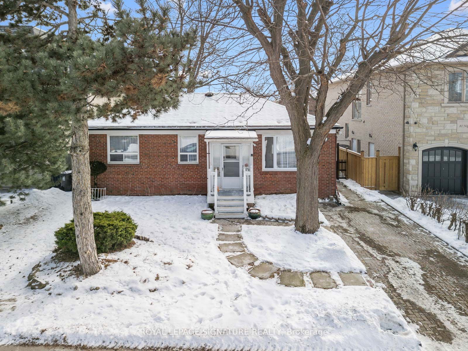 Detached House for sale at 83 Nipigon Avenue, Toronto, Newtonbrook East, M2M 2W3 - MLS: C11965744