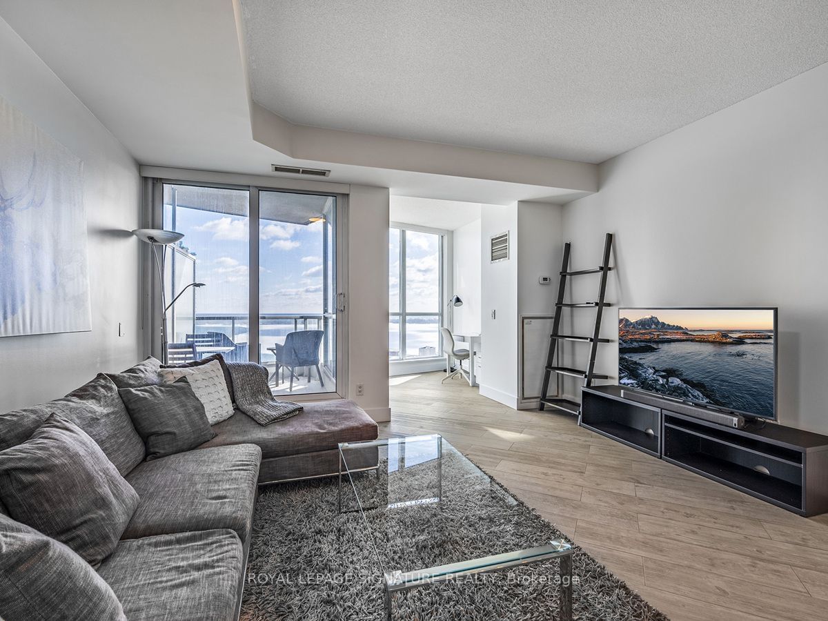 Condo leased at 2303-218 Queens Quay, Toronto, Waterfront Communities C1, M5J 2Y6 - MLS: C11965867